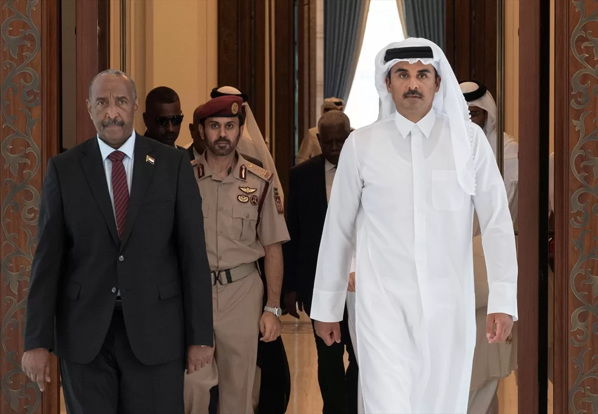 Sudan Egemenlik Konseyi Başkanı Burhan, Doha'da Katar Emiri ile görüştü