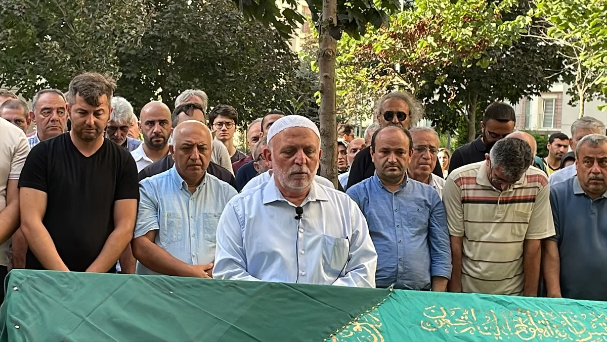 Tekirdağ'da selde hayatını kaybeden Raile Şimşek için İstanbul'da cenaze namazı kılındı