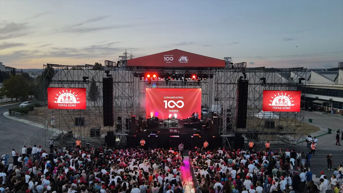 Tofaş, 15 bin çalışan ve ailesiyle Cumhuriyet’in 100'üncü Yılı'nı kutladı