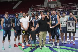 - Bursa ekibi TOFAŞ, Bahçeşehir Koleji'ni 92-81 yenerek turnuvanın üçüncüsü