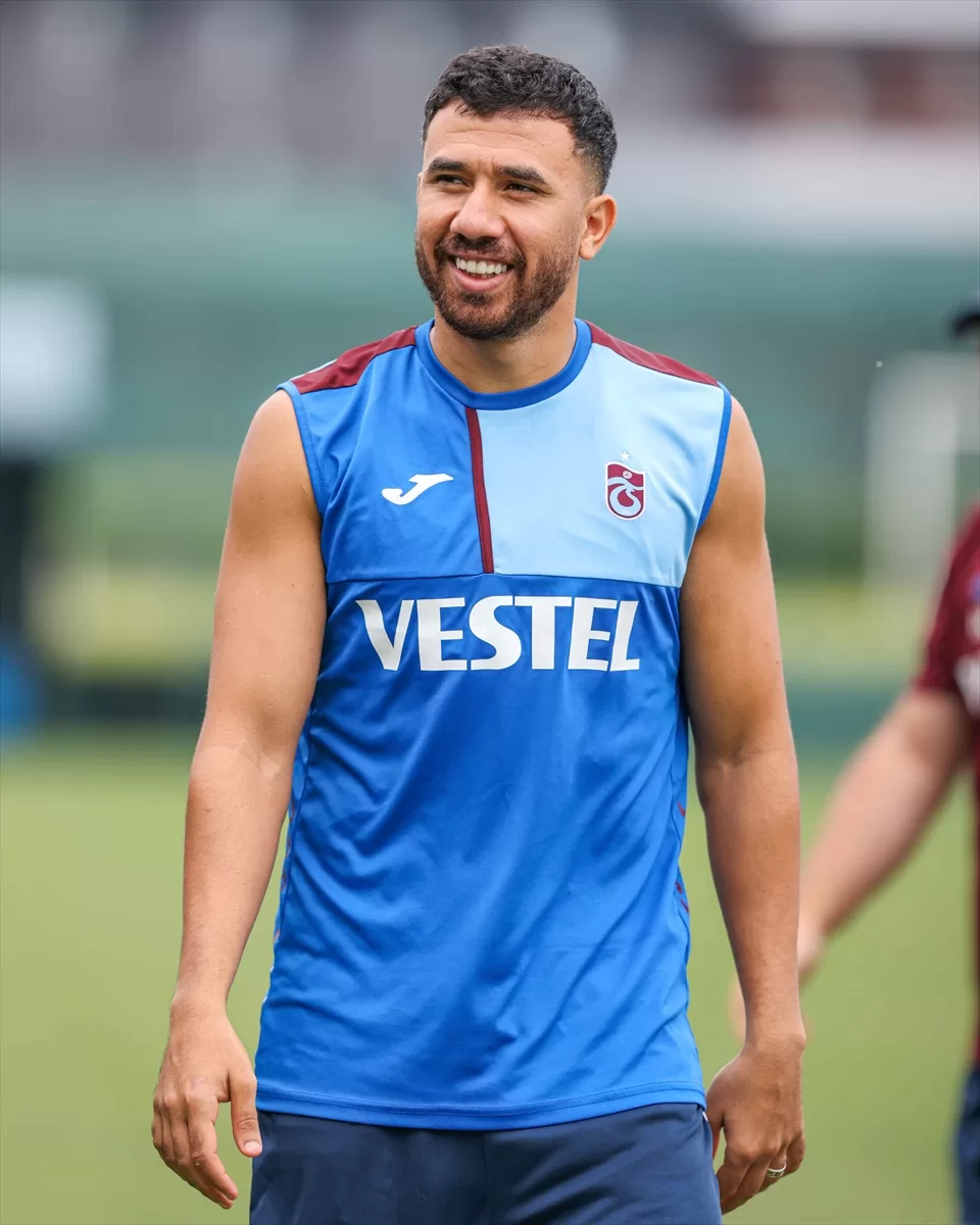 - Kiralık olarak  bordo-mavili takıma dönen Berat Özdemir de