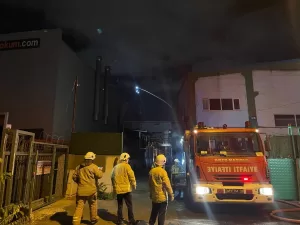 İSTANBUL (AA) – Tuzla'da bir fabrikada çıkan yangın, itfaiye ekiplerince