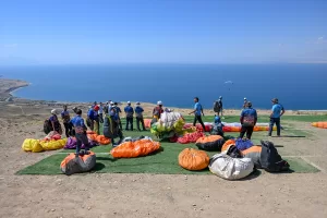 VAN (AA) – MESUT VAROL – Yüksek rakımlı dağları, doğal