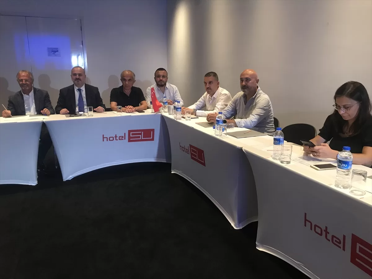 Yaş meyve ve sebze sektörü temsilcileri Antalya'da buluştu