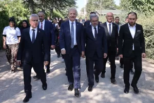 - "Üniversiteler zirai ürünlerde tabii, yerli tohumlarla bitki, meyve ve