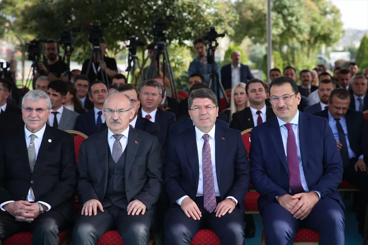 Adalet Bakanı Tunç, Sakarya'da yeni adliye binasının temel atma töreninde konuştu: