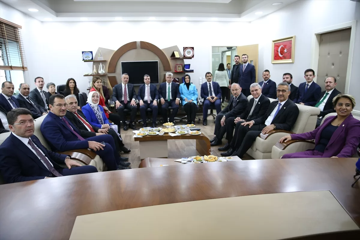 Adalet Bakanı Tunç, Sakarya'da ziyaretlerde bulundu: