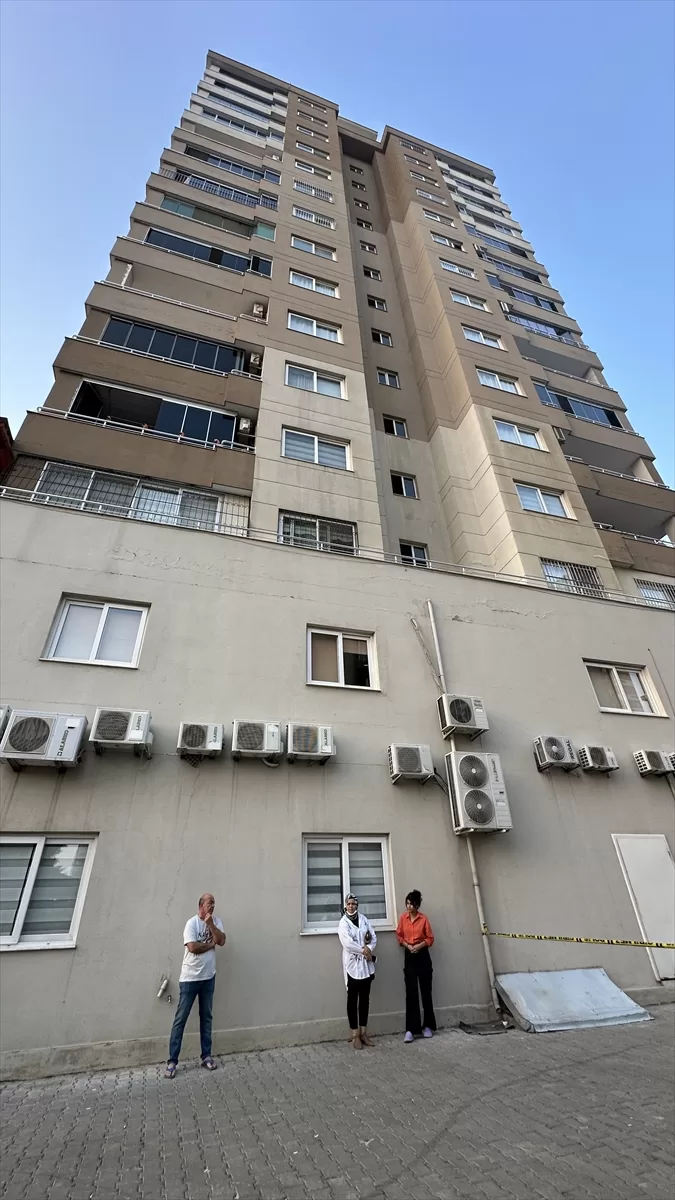 Adana'da 14'üncü kat balkonundan düşen çocuk yaşamını yitirdi