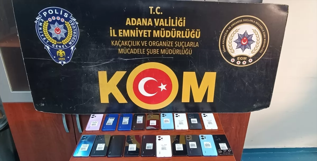 Adana'da rahlelerin içine gizlenmiş gümrük kaçağı 19 cep telefonu ele geçirildi