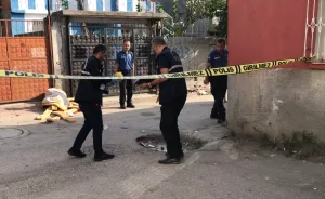 ADANA (AA) – Adana'da iki kişi arasında sokakta çıkan silahlı