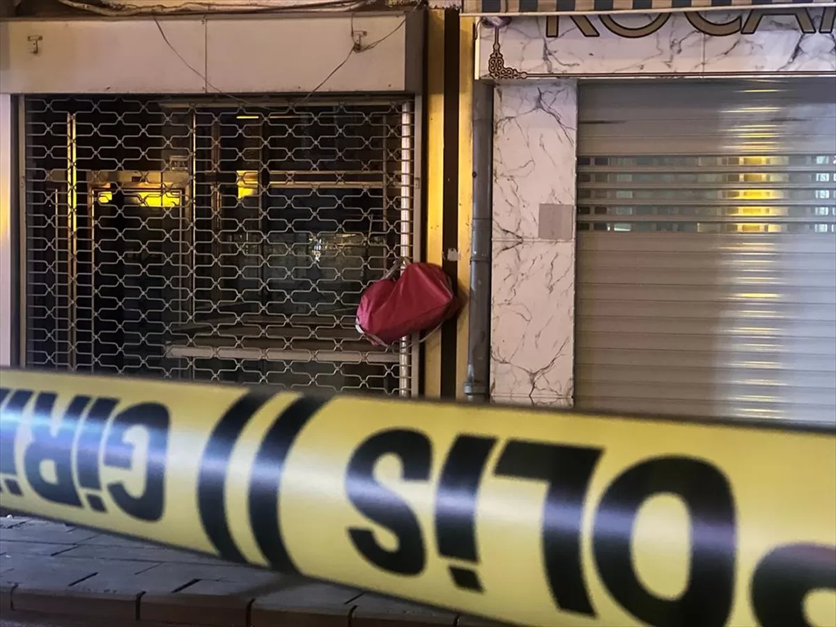 AKSARAY (AA) – Aksaray'da kuyumcu dükkanının kapısına asıla bulunan çanta,