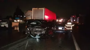 - Kaza nedeniyle otoyolun İstanbul yönü trafiğe kapanırken uzun araç