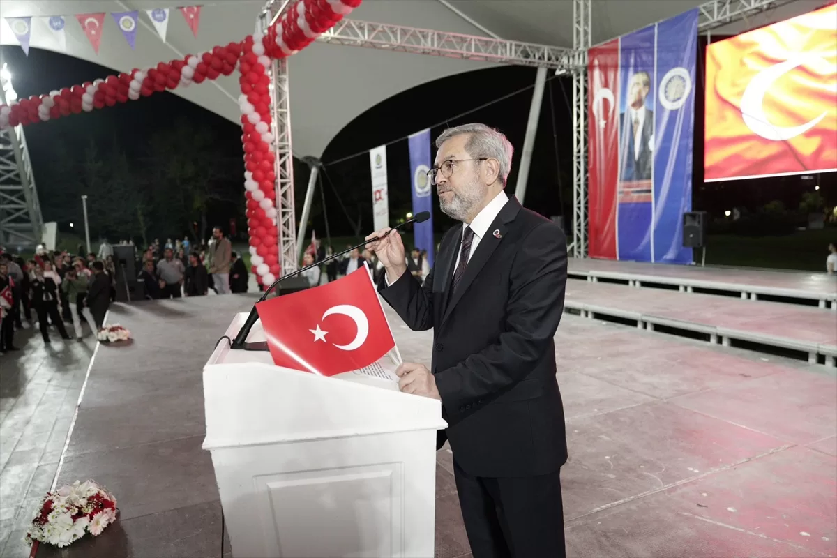 Ankara Üniversitesi, Cumhuriyet'in 100. yıl dönümünü fener alayı ile kutladı