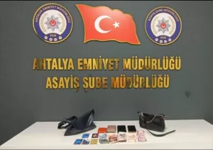 ANTALYA (AA) – Antalya'da kapkaç yöntemiyle hırsızlık yaptığı iddiasıyla gözaltına