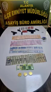 - Bir kişinin kripto paralarını zorla kendi hesaplarına aktardıkları iddiasıyla