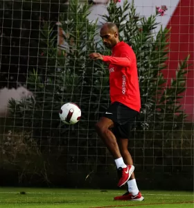 - Evlat acısı yaşayıp, yeşil sahalardan uzak kalan Naldo, yeniden