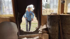 ARTVİN (AA) – Artvin'de yiyecek aramak için Atabarı Kayak Merkezi'ndeki