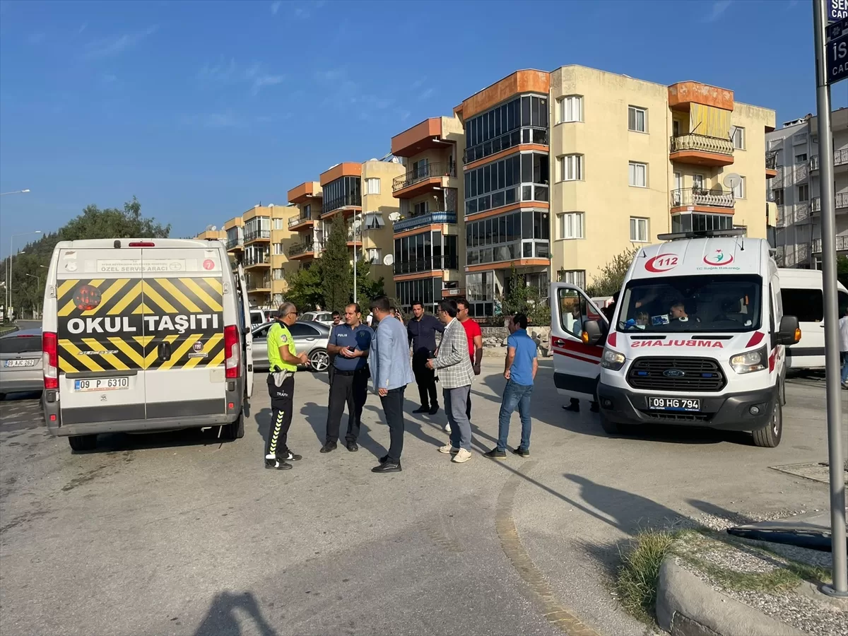 Aydın'da öğrenci servis araçlarının çarpışması sonucu 14 kişi yaralandı