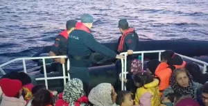 - Bölgedeki bir başka olayda lastik botta yer alan 21