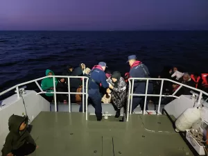 BALIKESİR (AA) – Ayvalık açıklarında düzenlenen operasyonlarda, yasa dışı yollardan