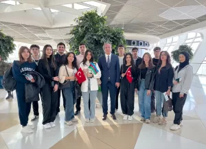 BAKÜ (AA) – Azerbaycanlı 18 üniversite ve lise öğrencisi, Yunus