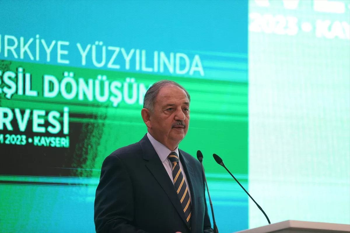 Bakan Özhaseki, Kayseri'de “Türkiye Yüzyılında Yeşil Dönüşüm Zirvesi”nde konuştu:
