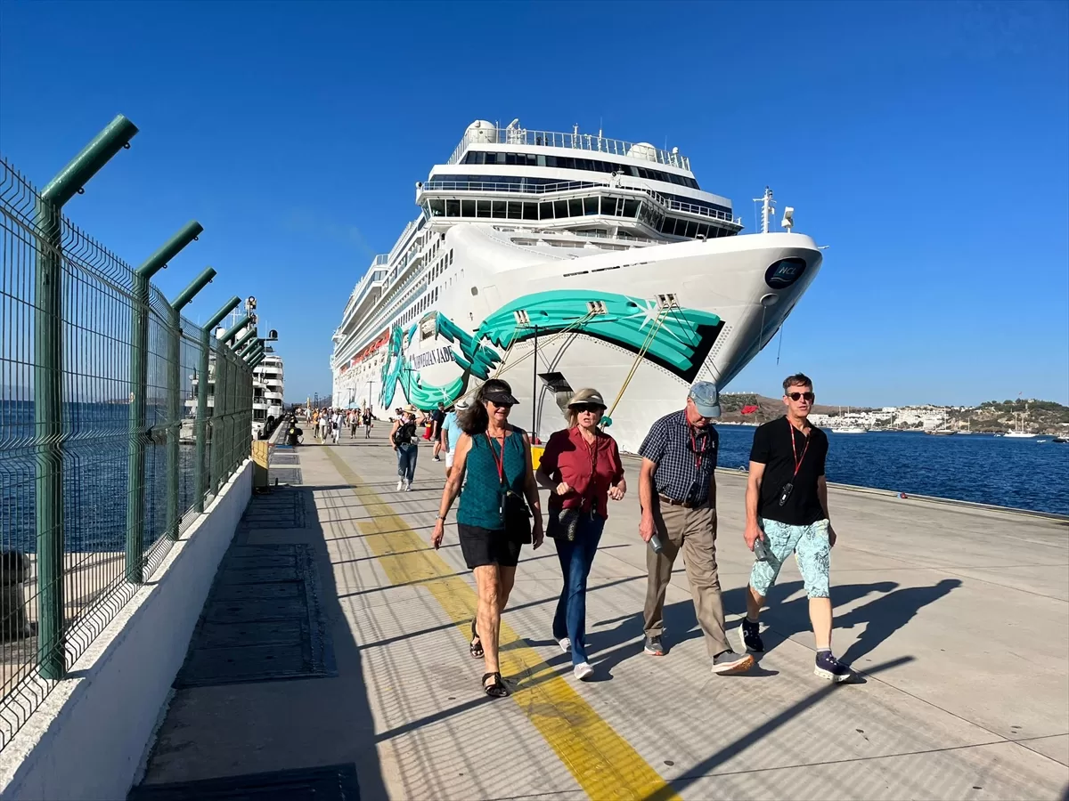 Bodrum'a “Norwegian Jade” isimli kruvaziyer ile 2 bin 446 yolcu geldi