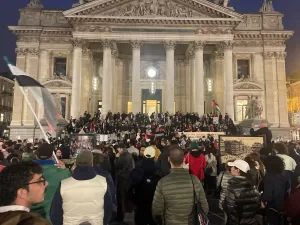 BRÜKSEL (AA) – Belçika'nın başkenti Brüksel'de yüzlerce kişi, Filistinlilere destek