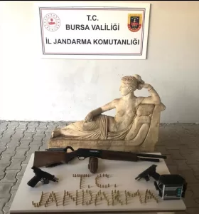 BURSA (AA) – Bursa'nın İnegöl ilçesinde, mermerden yapılmış kadın figürlü