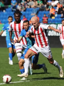 - Çaykur Rizespor: 0 - Yılport Samsunspor: 0 (İlk yarı)