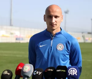 - "Kayseri'de yaşadığımız hayal kırıklığını geride bırakıp Galatasaray maçını kazanmak