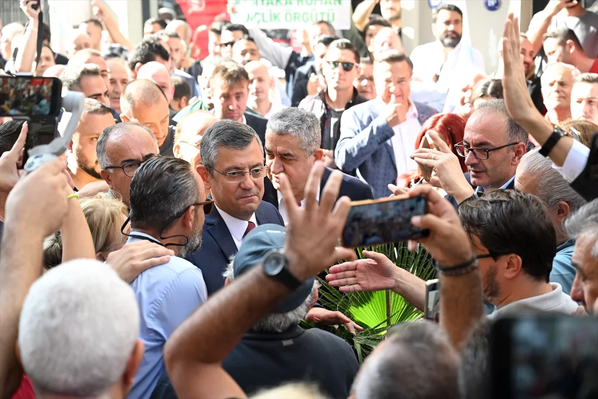 CHP Genel Başkan adayı Özel, İzmir'de partililerle bir araya geldi: