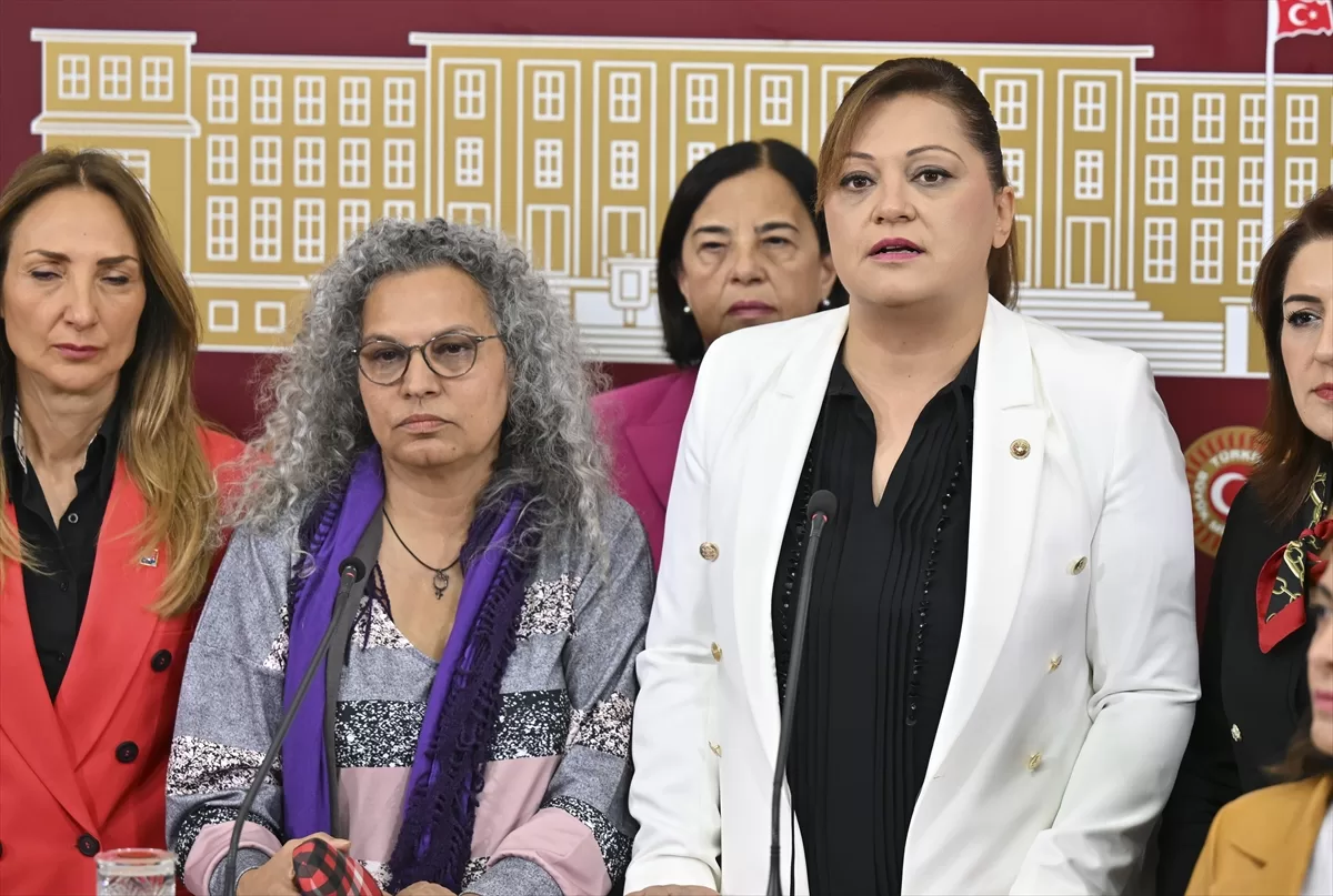 CHP'li Köksal, Meclis'te kadınlarla basın toplantısı düzenledi: