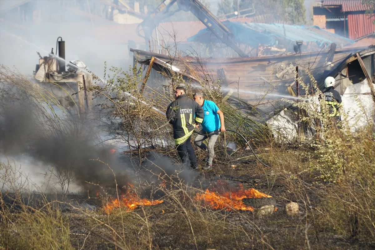 ÇORUM (AA) – Çorum'un Osmancık ilçesinde çıkan ve hurdalık deposuna