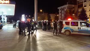 ÇORUM (AA) – Çorum'da, yüksek sesle müzik dinledikleri için kendilerini