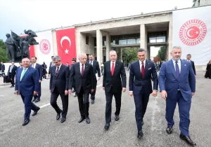 - Cumhurbaşkanı Erdoğan, yeni yasama yılı açılışı dolayısıyla Meclise geldi