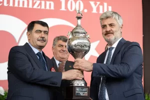 ANKARA (AA) – At yarışlarında 43. Cumhuriyet Koşusu ile 85.