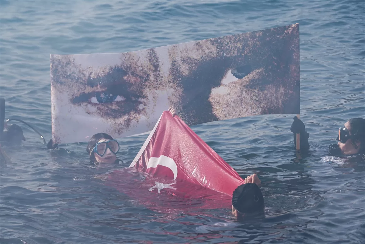 Cumhuriyet'in 100. yılı kutlamaları çerçevesinde Dolmabahçe'de dalış yapıldı