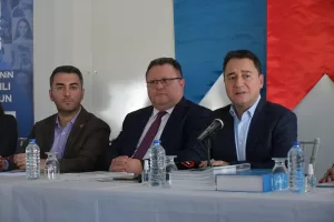 - "Hükümete sesleniyorum; bir an önce depremden etkilenen her bir