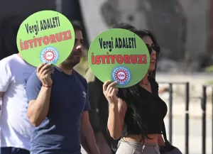 İSTANBUL (AA) – Devrimci İşçi Sendikaları Konfederasyonunca (DİSK), Kartal Meydanı'nda