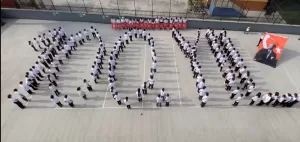 DÜZCE (AA) – Düzce'de ortaokul öğrencileri, "100. yıl" koreografisi oluşturdu.