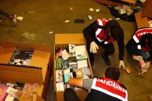 EDİRNE (AA) – Edirne'de jandarma ekipleri tarafından bir tırda yapılan