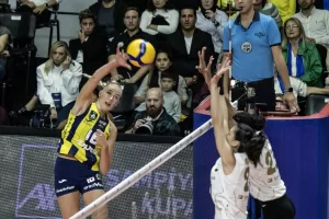 - Fenerbahçe Opet: 2 - VakıfBank: 3