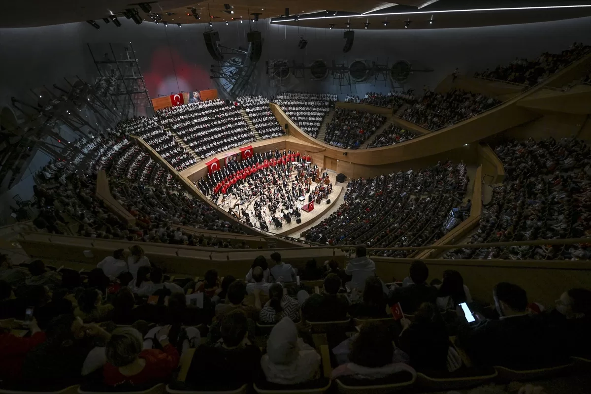 Fenerbahçe ve Beşiktaşlı iş insanları Ankara'da “Cumhuriyet” konserinde buluştu