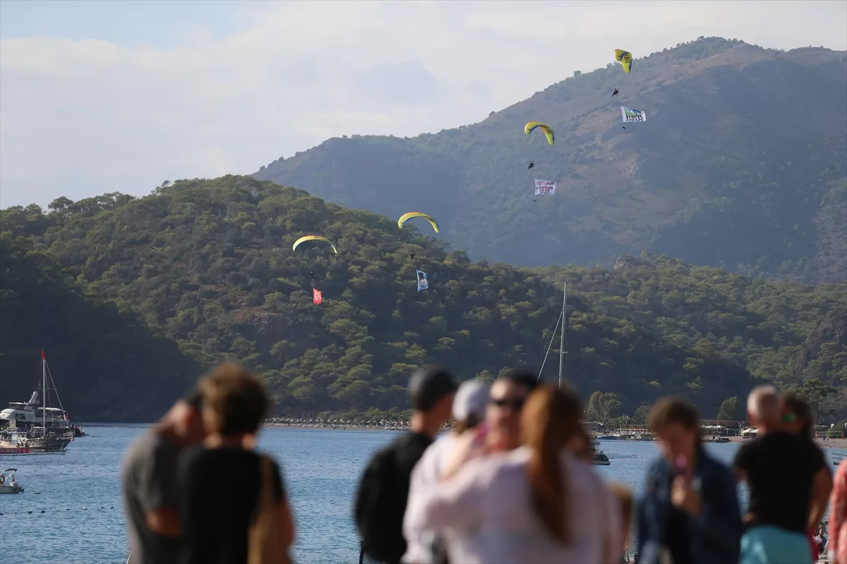 Fethiye'de 23. Uluslararası Ölüdeniz Hava Oyunları Festivali başladı