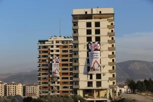 HATAY (AA) – Kahramanmaraş merkezli depremlerden etkilenen Hatay'da, ağır hasarlı