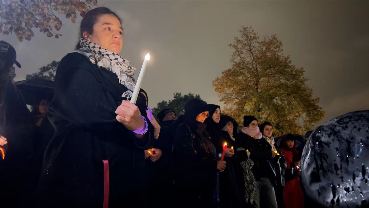 Hollanda'da anneler, Gazze'de öldürülen çocuklar için yürüdü