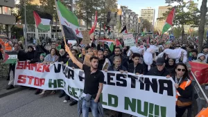 ROTTERDAM (AA) – Hollanda'nın Rotterdam kentinde binlerce kişi, Filistin'e destek