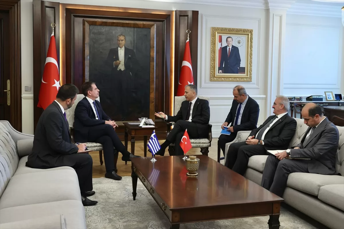 İçişleri Bakanı Yerlikaya, Yunanistan Göç ve İltica Bakanı Kairidis ile görüştü