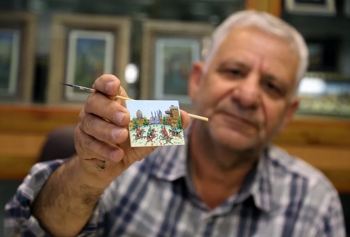 İran'ın tarihi İsfahan şehrinde minyatür ve minekari sanatları nesilden nesile aktarılıyor